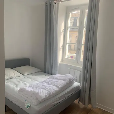 Saint Esprit 2-room